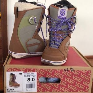 NWT Vans Women’s Snowboard Boots Size 8